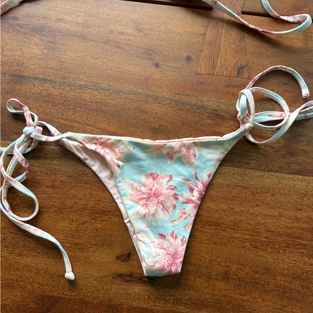 FRANKIES BIKINIS: WILDFLOWER CROCHET BIKINI SET size SMALL - Picture 7 of 11